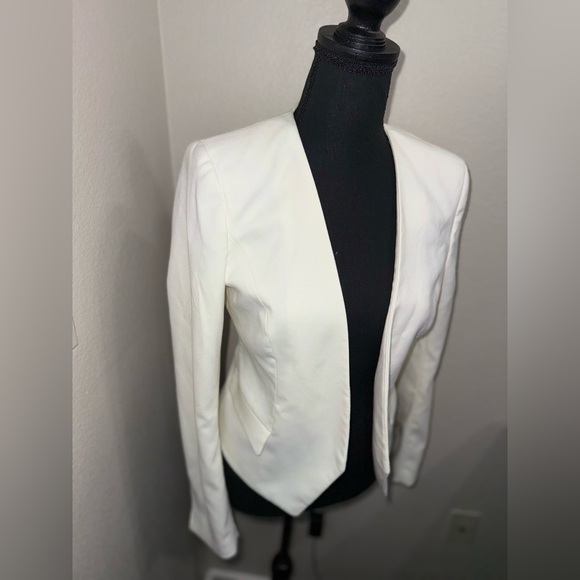 H&M Elegant Cream Women's Blazer- Size 6‎ - Picture 2 of 9